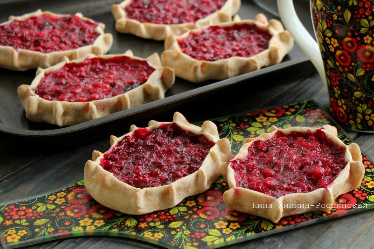 Шаньга с брусникой