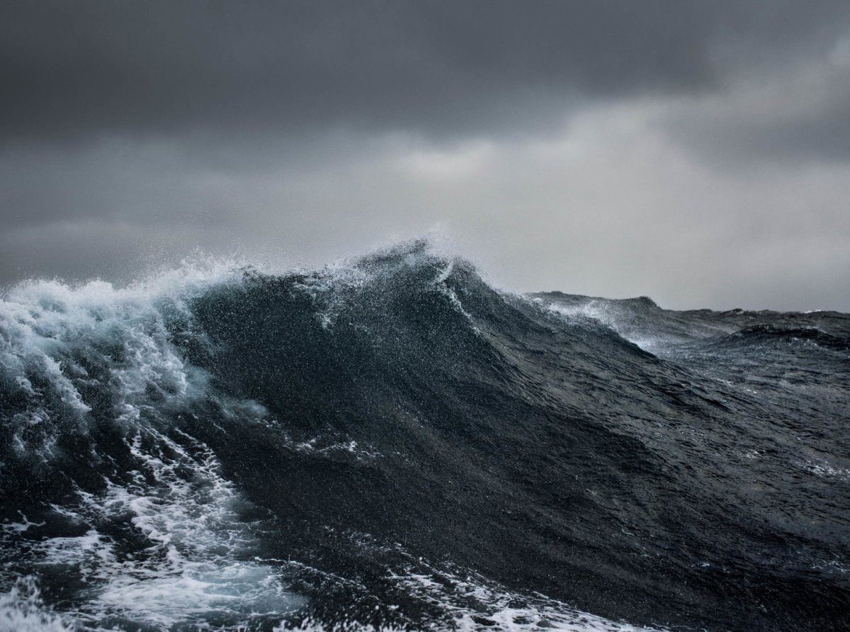 Бискайский залив волны убийцы. Атлантический океан шторм. Северный Ледовитый океан што. «Шторм на черном море». Ацвазовский. Тихий океан ветра