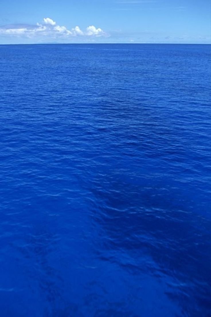 Голубое море