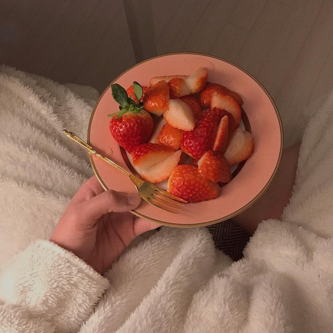 Эстетика клубника в коробке