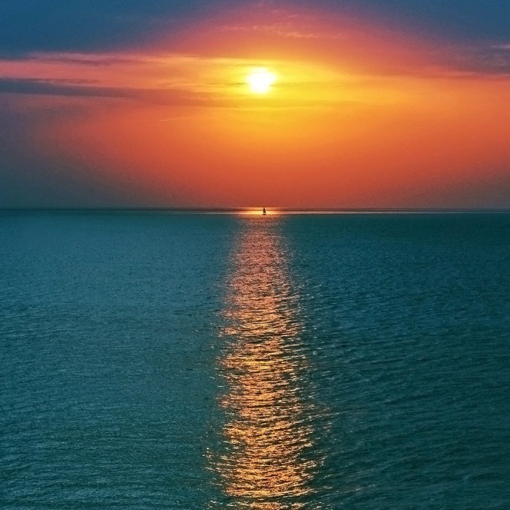 Рассвет на море