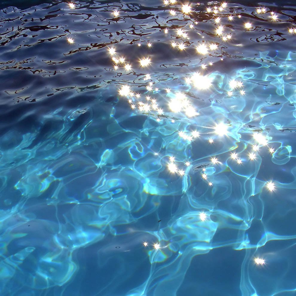 Солнечные блики на воде