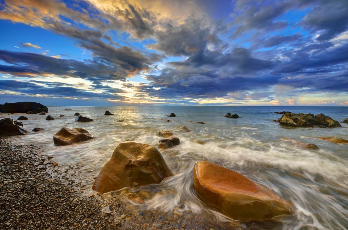 Море камни