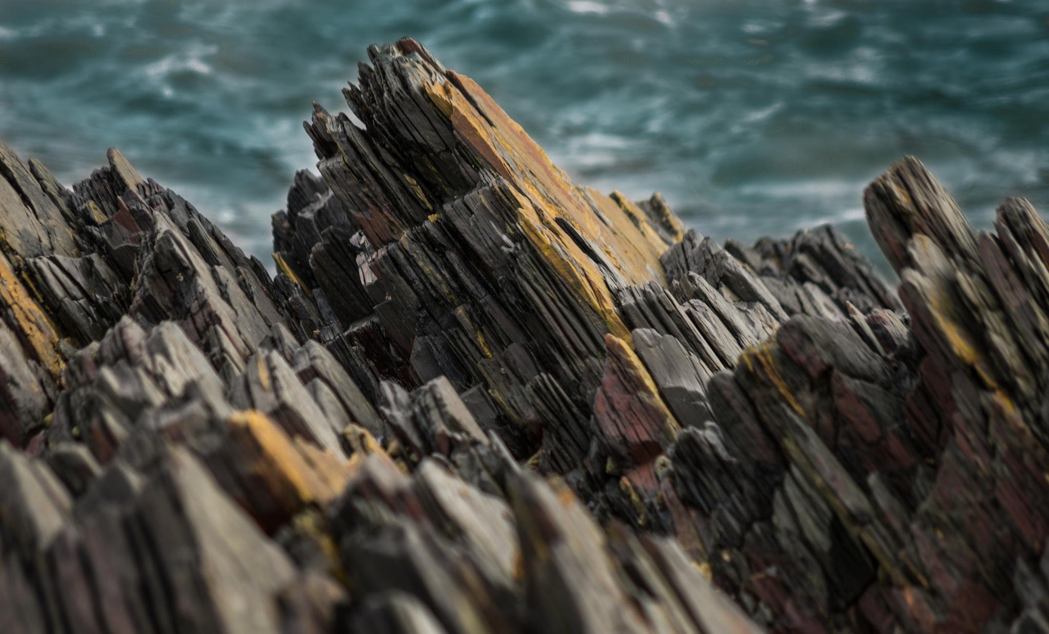 Плотный остро. Скала «каменная волна» (Западная Австралия). Острые скалы. Острые скалы в море. Скалистые камни.