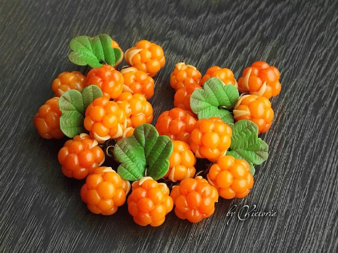 Морошка из полимерной глины