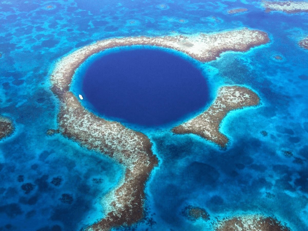 Голубая дыра в Карибском море