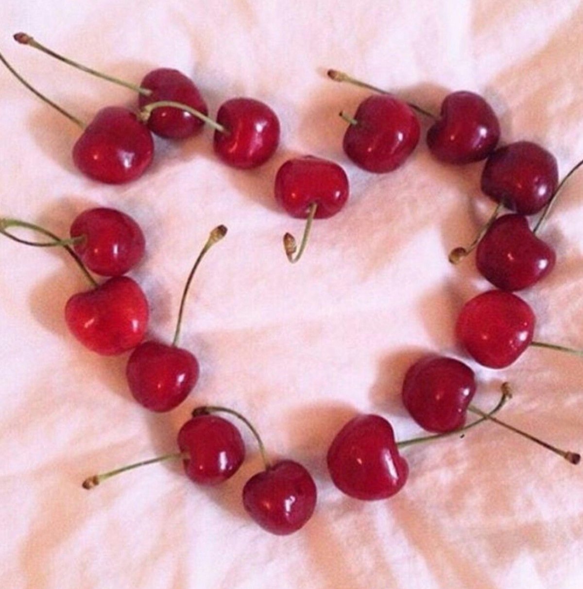 Сердечко из черешни