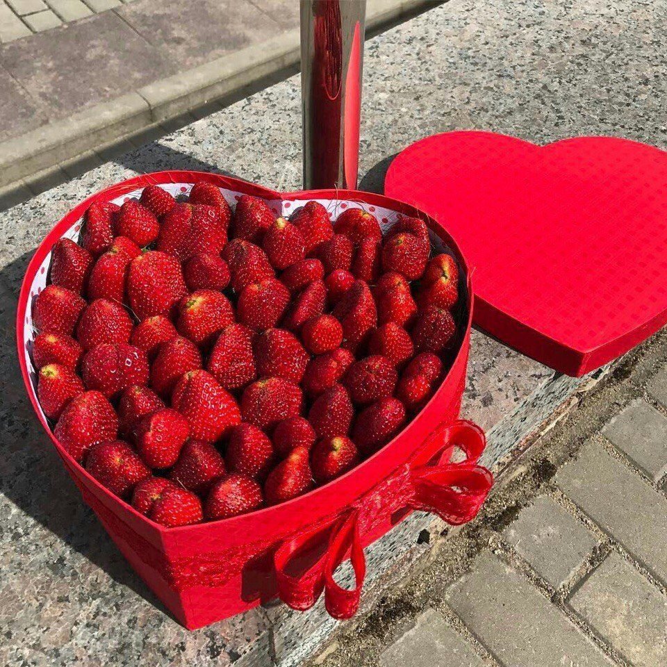 Сердце из клубники