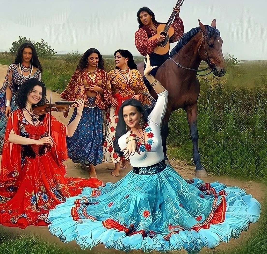 Цыганский табор с лошадьми