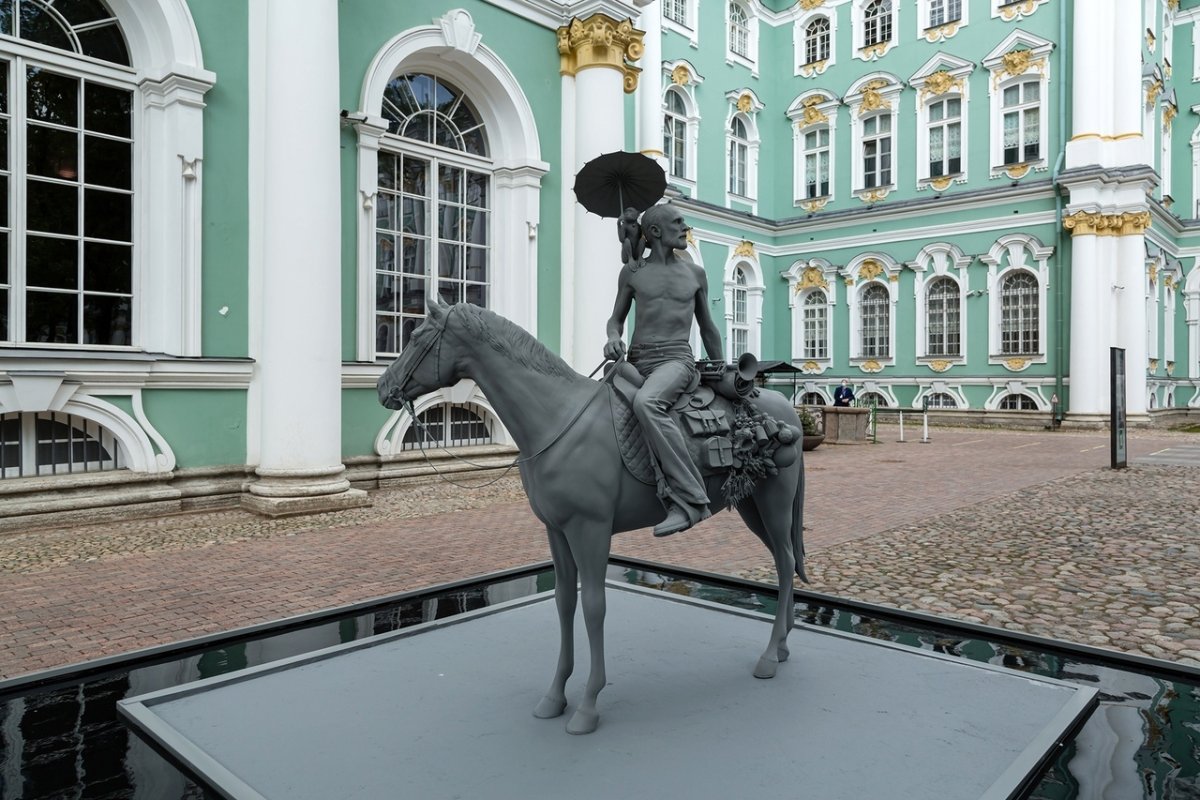 Эрмитаж памятник в Санкт-Петербурге