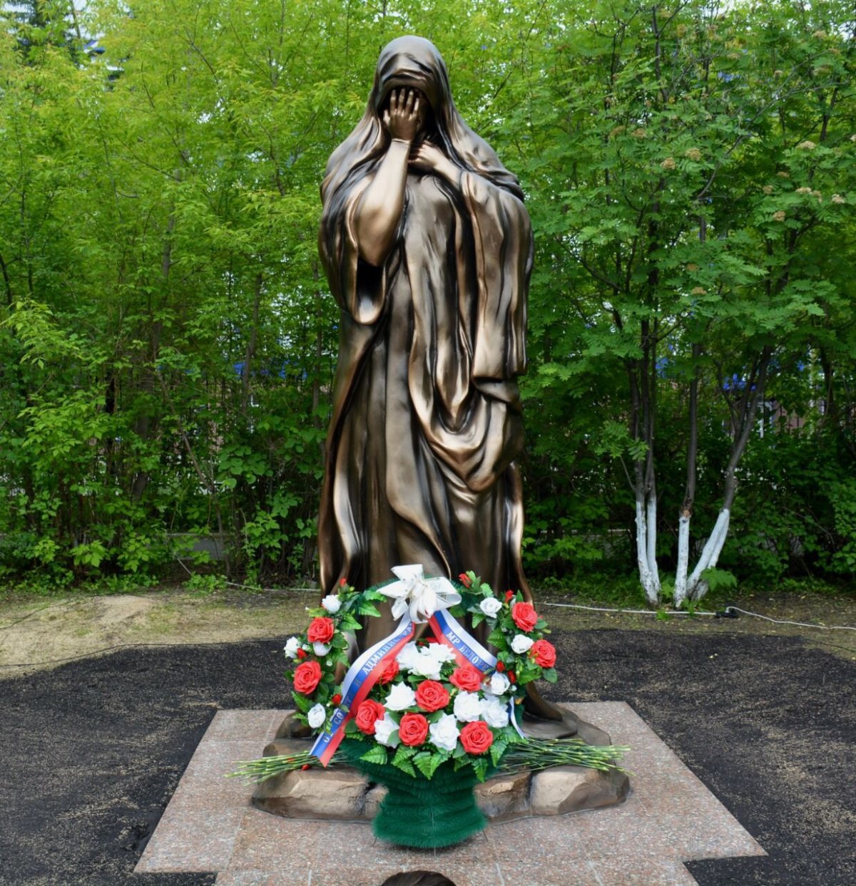 Монумент Скорбящая мать