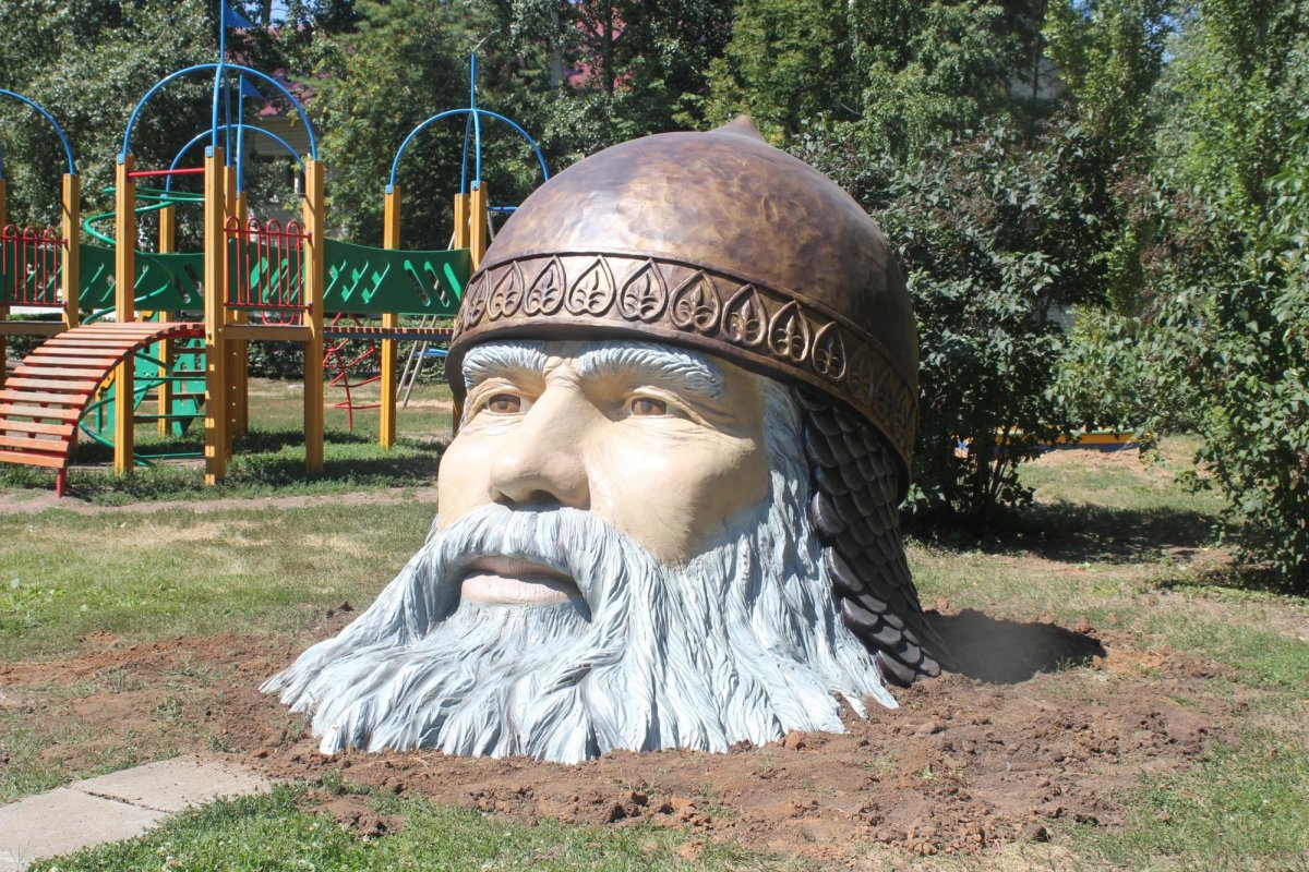 Голова богатыря из Руслана