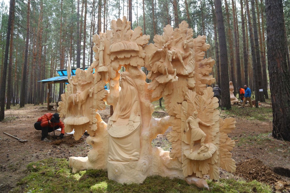 Деревянные скульптурыбогатыркй