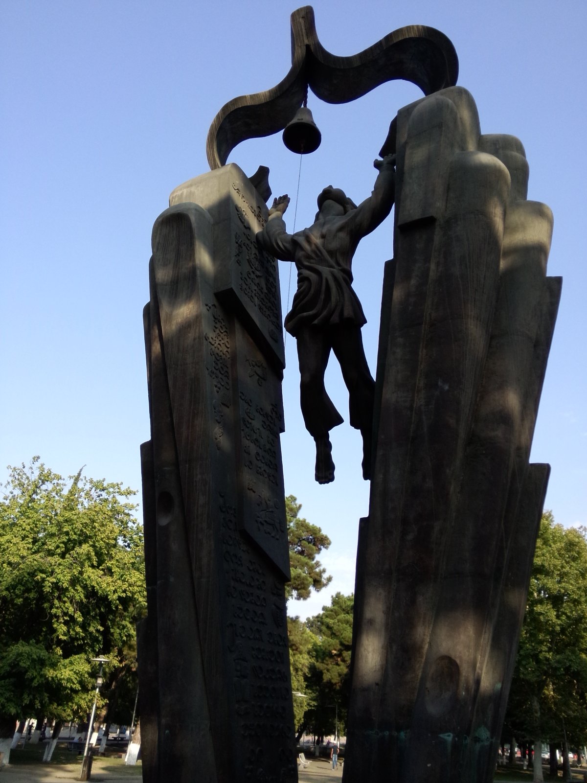 Памятники в Тбилиси