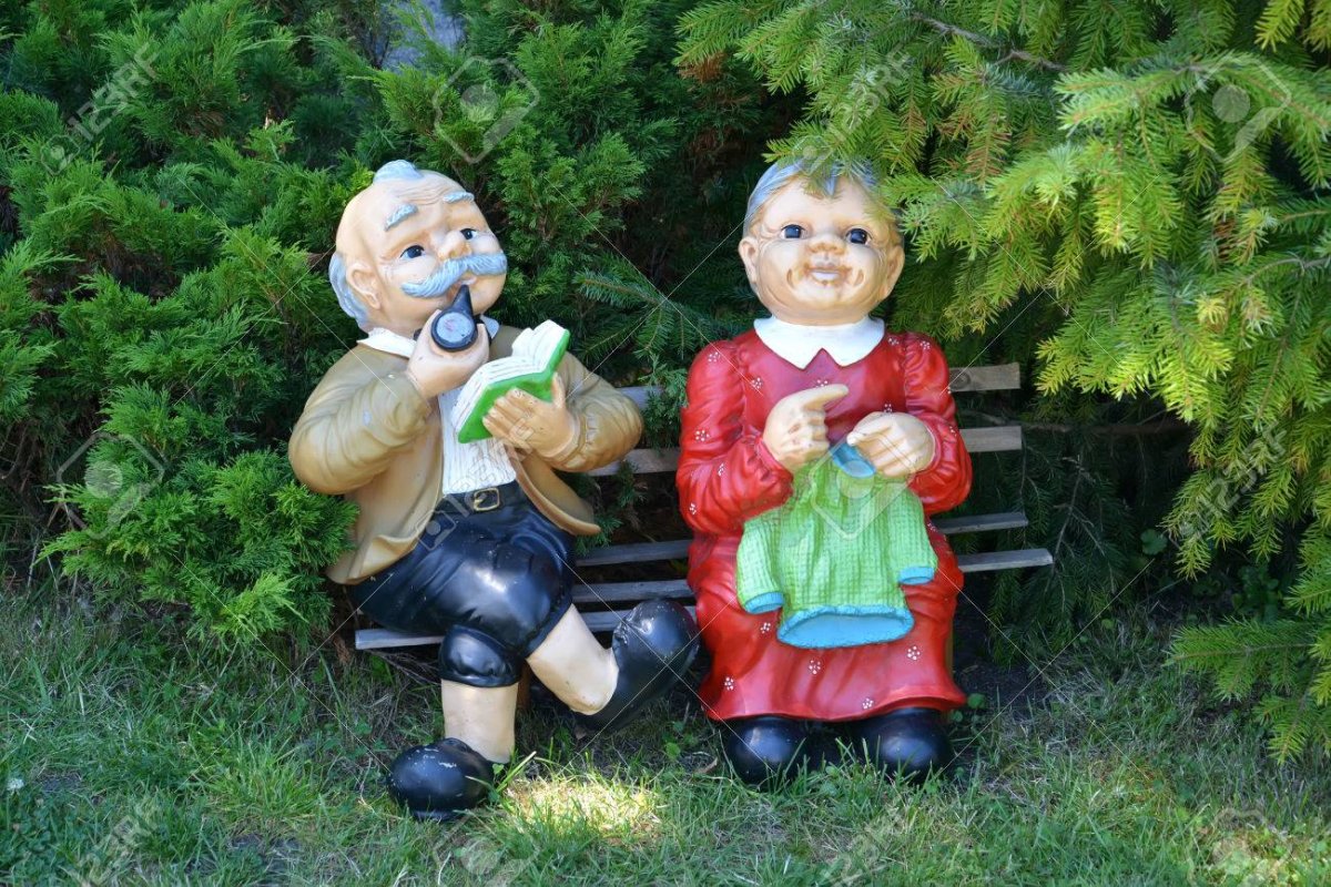 Скульптура дедушка и бабушка