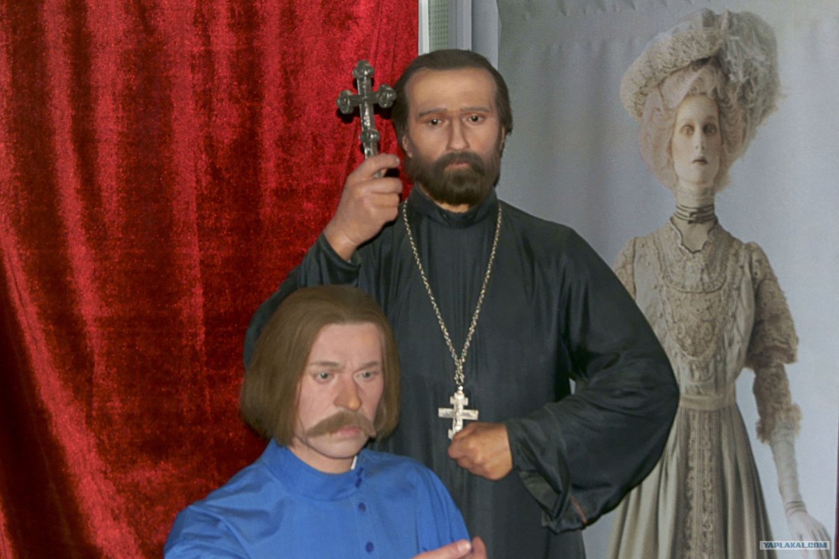 Восковые фигуры писателей