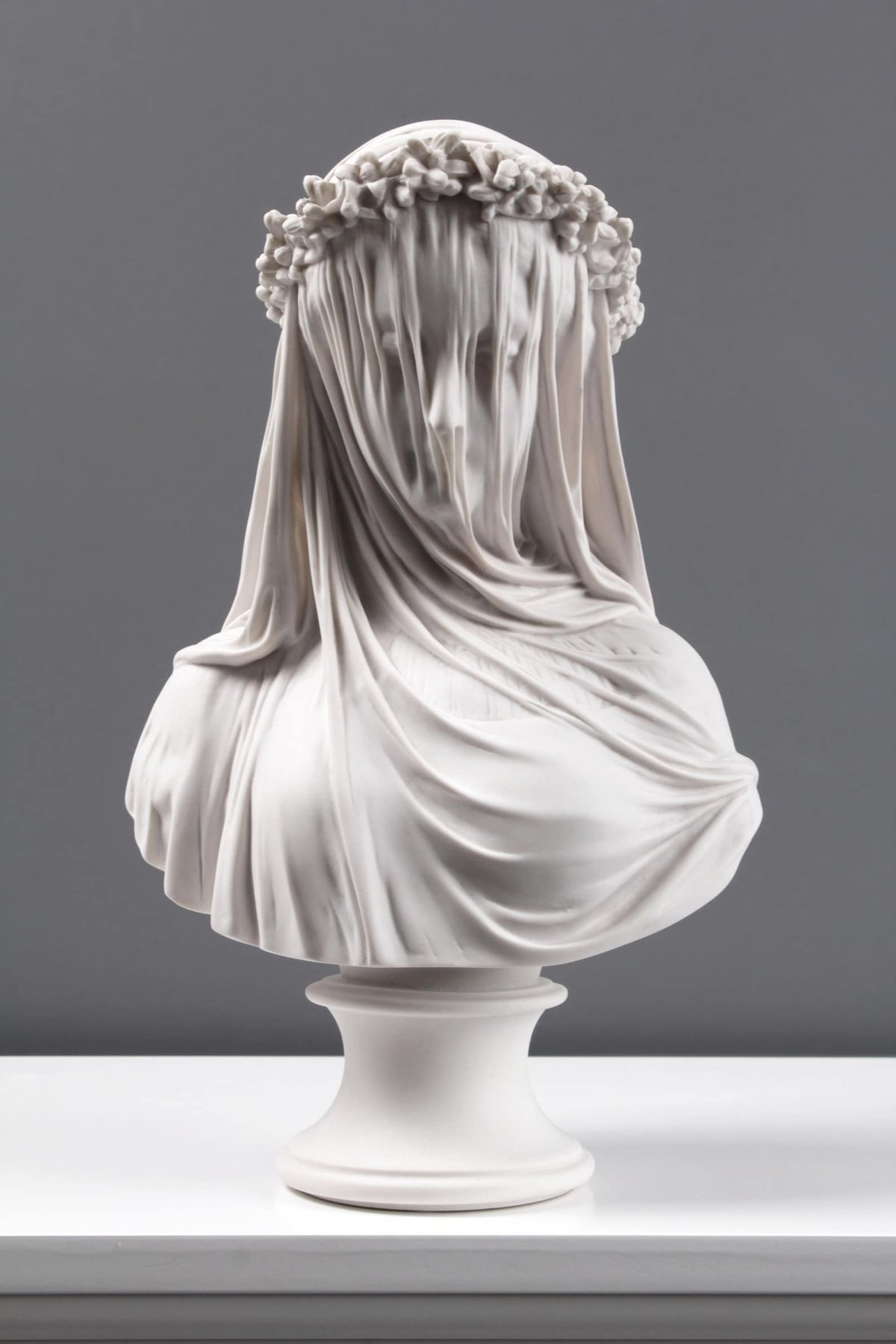 Veiled Lady скульптор