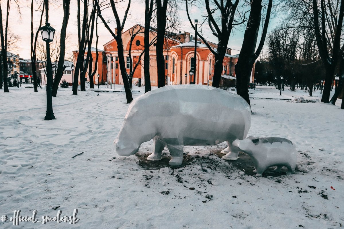 Скульптура Бегемотик на садовой СПБ