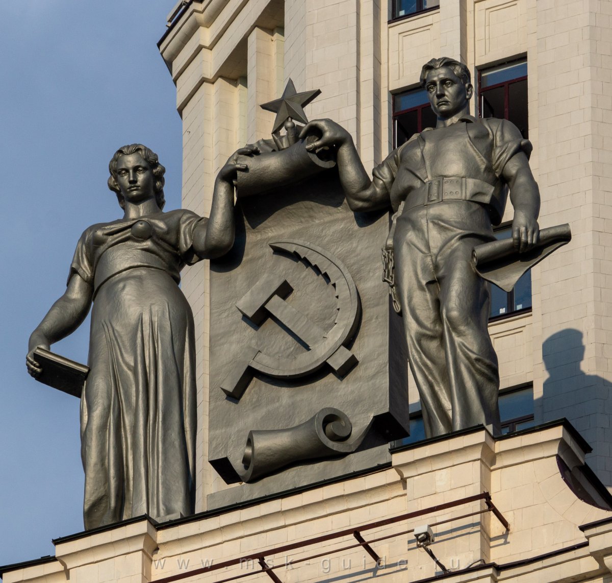 Дом на Котельнической набережной скульптуры