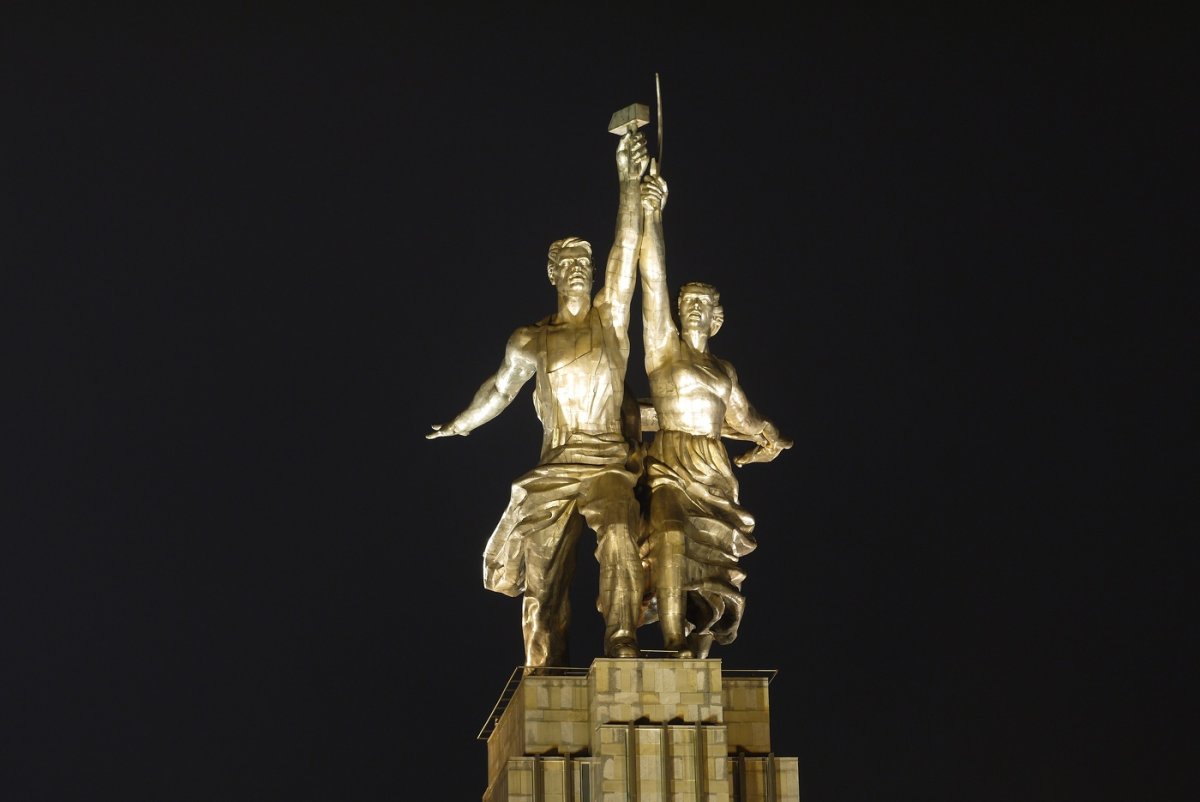 Вера Мухина рабочий и колхозница
