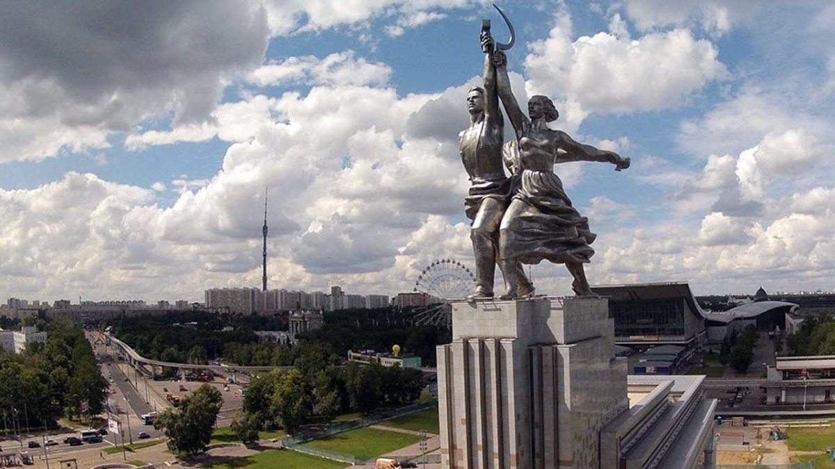 Памятник рабочий и колхозница в Москве