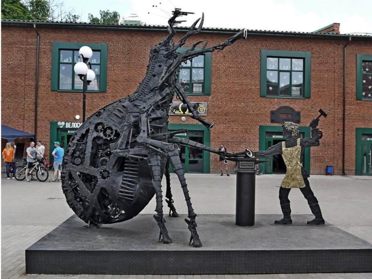 Памятник блохе в Туле Ликерка