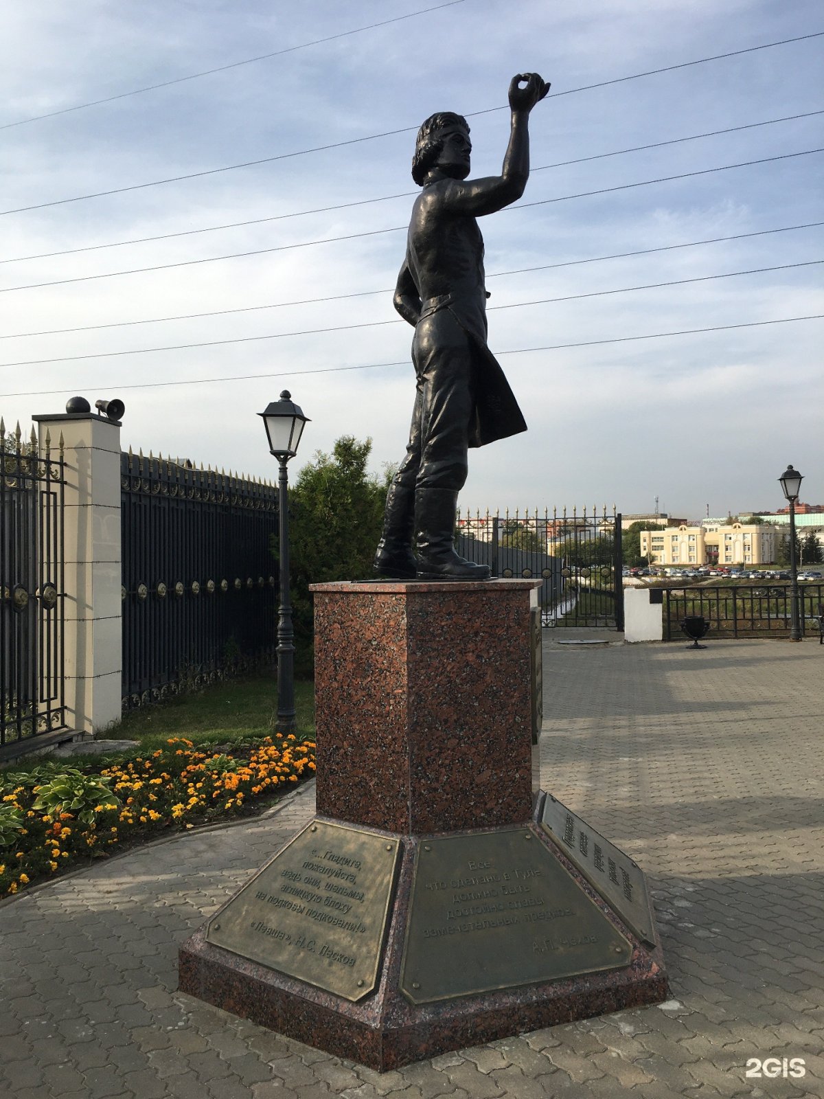 Памятник Левше в Туле