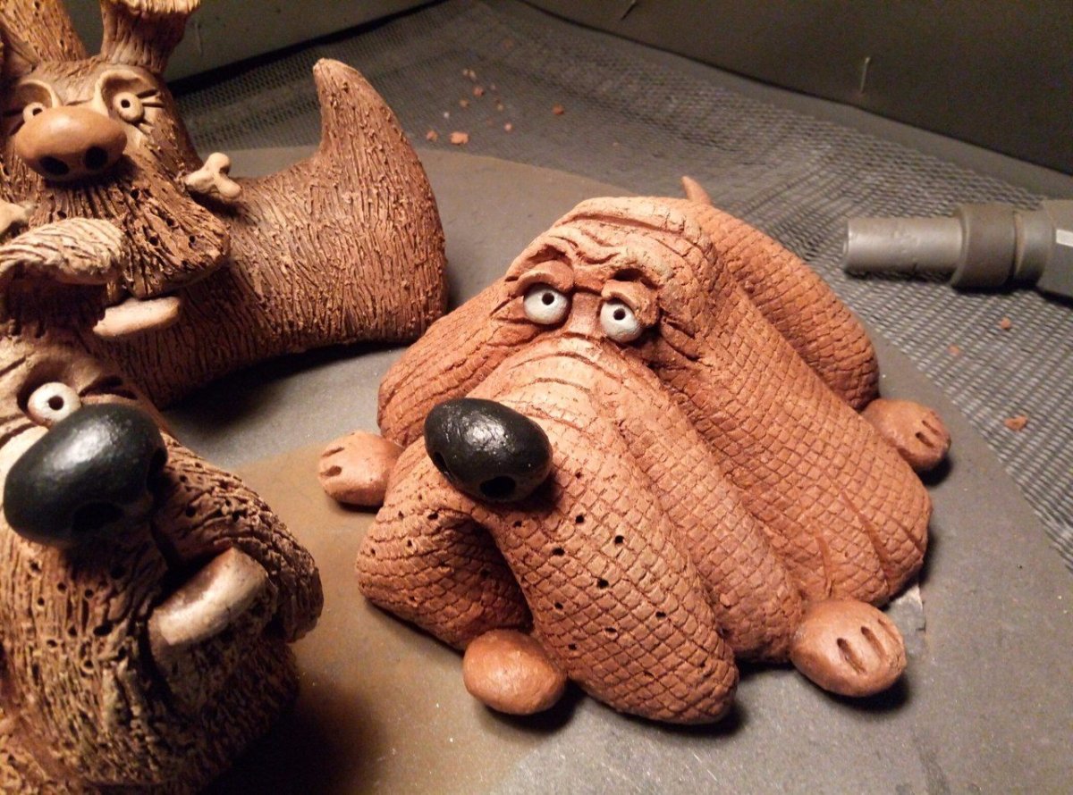 Собачка из глины