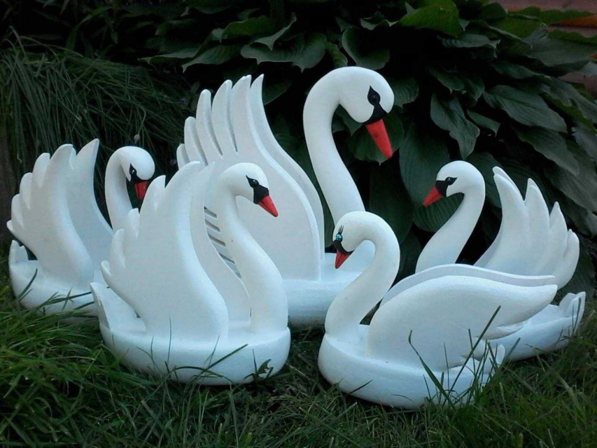 Лебедь из изолона