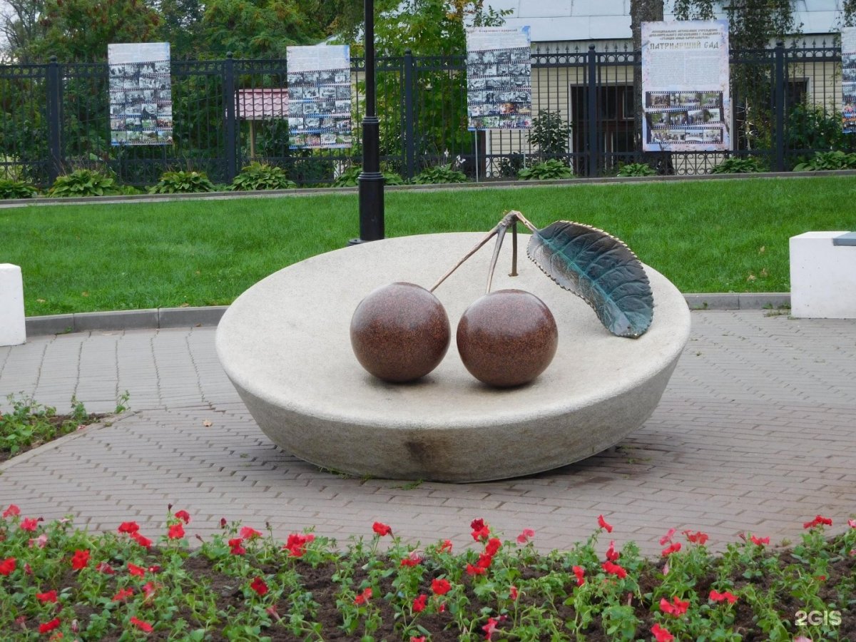 Владимирская вишня памятник