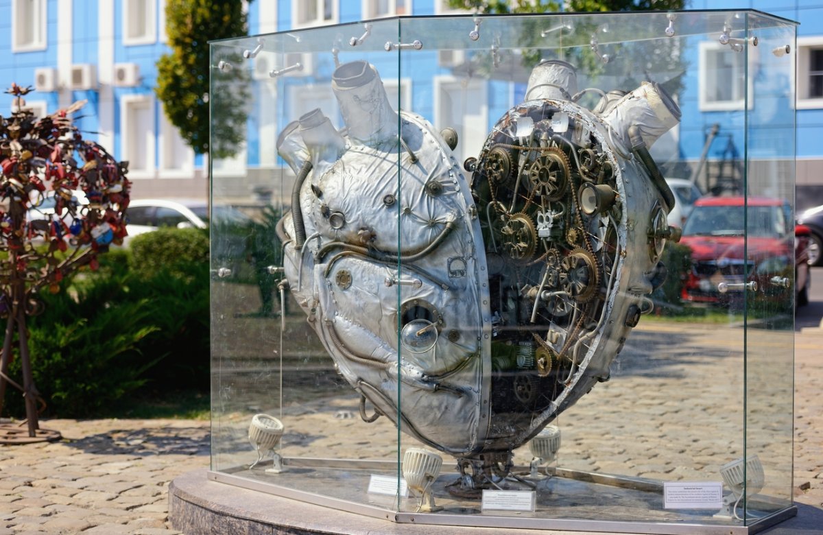 Скульптура индустриальное сердце