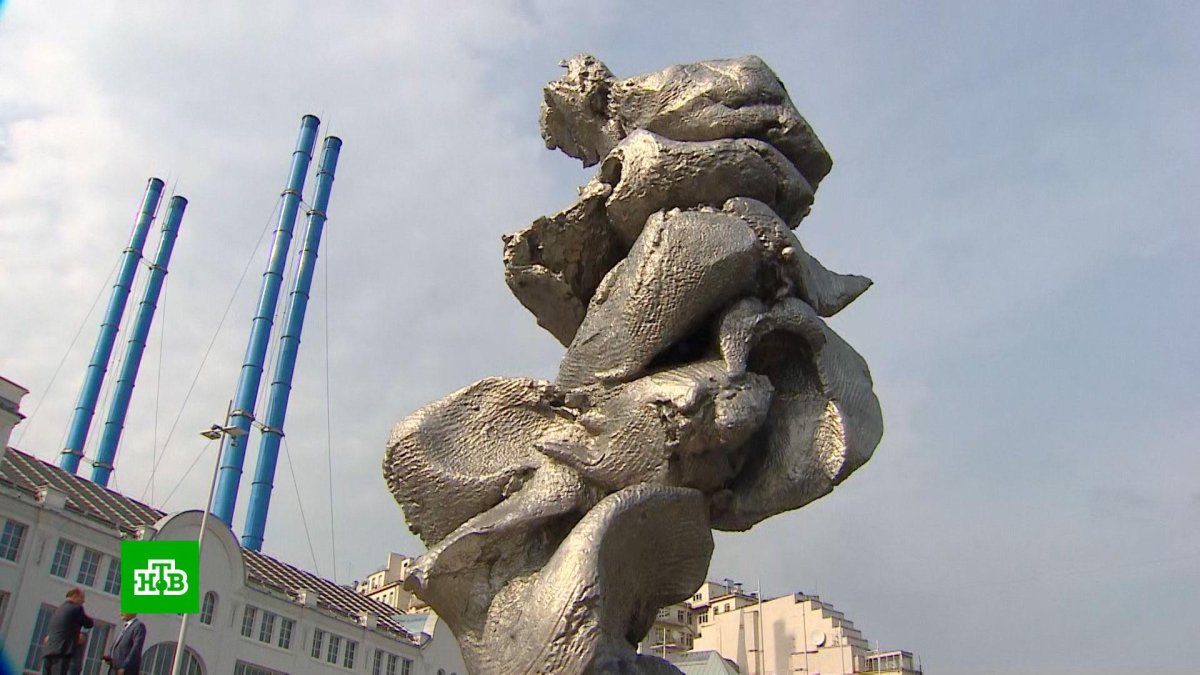 Памятник гомну в Москве