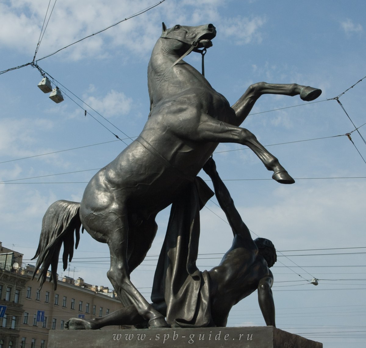 Укротители коней на Аничковом мосту в Санкт-Петербурге
