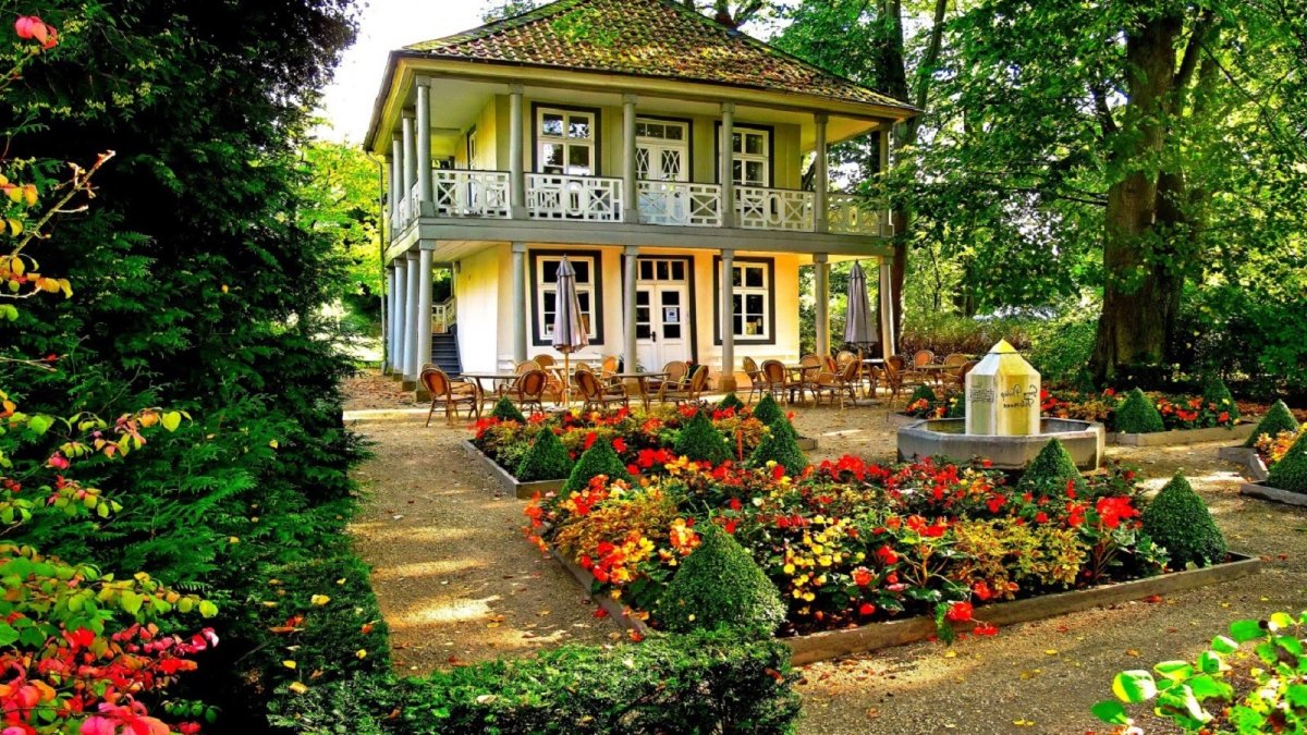Красивые усадьбы с садом