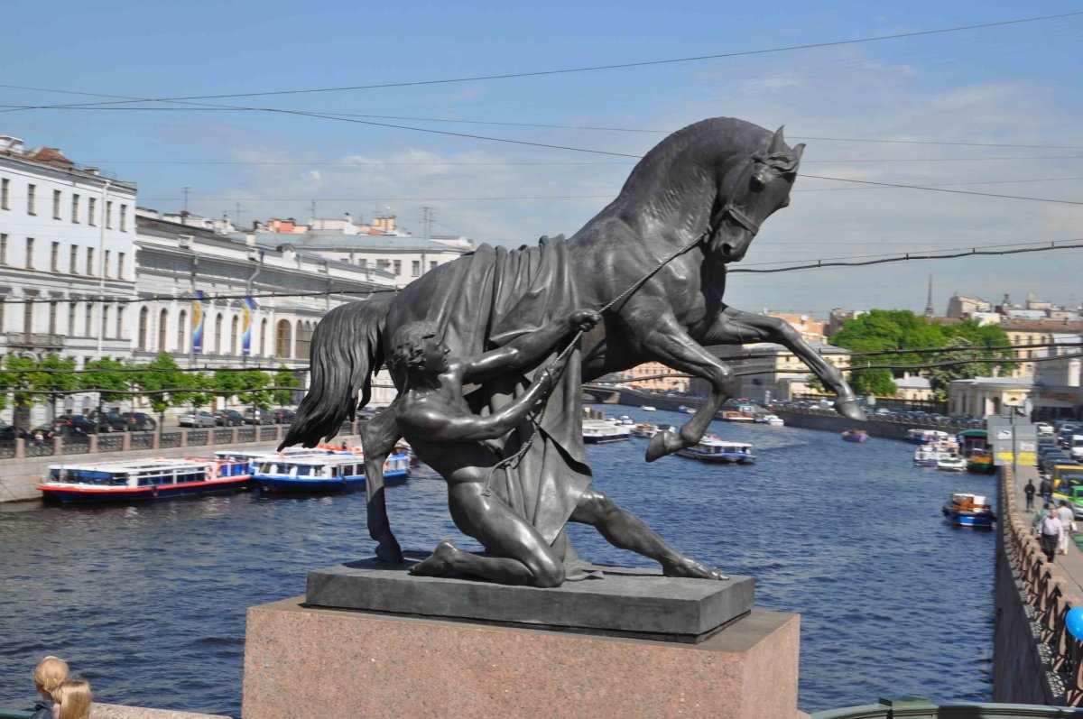 Монументы в Санкт-Петербурге