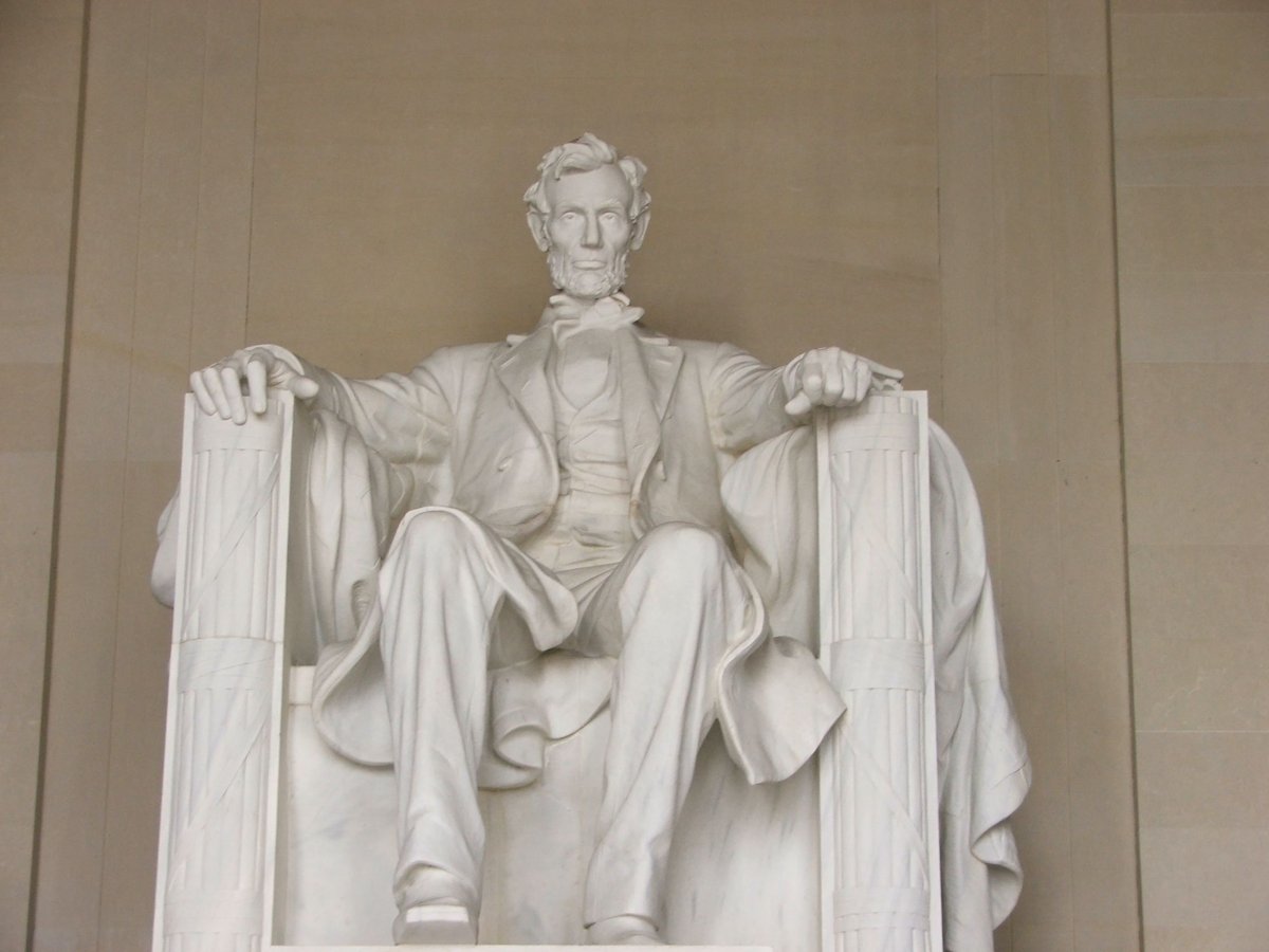 Линкольн президент США памятник