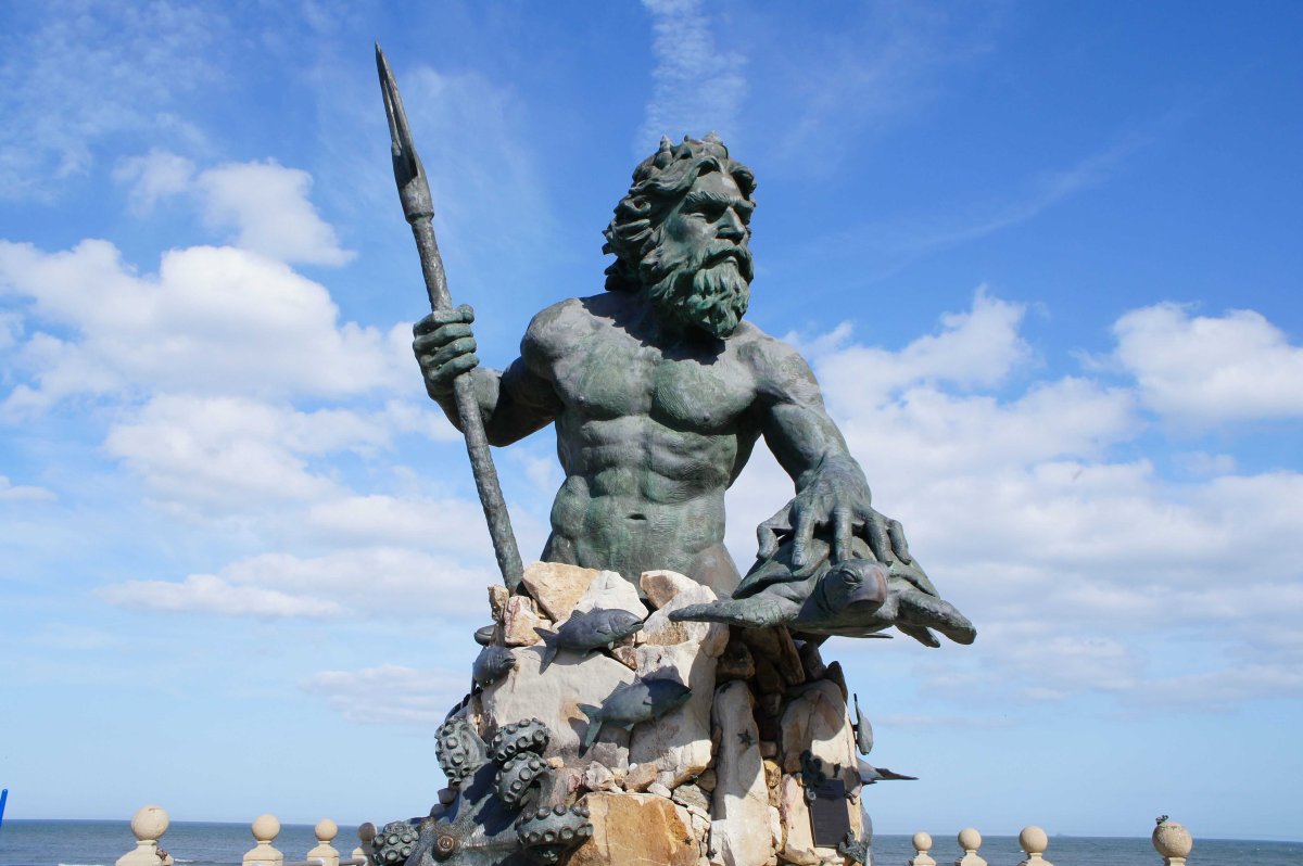 Посейдон Бог морей статуя