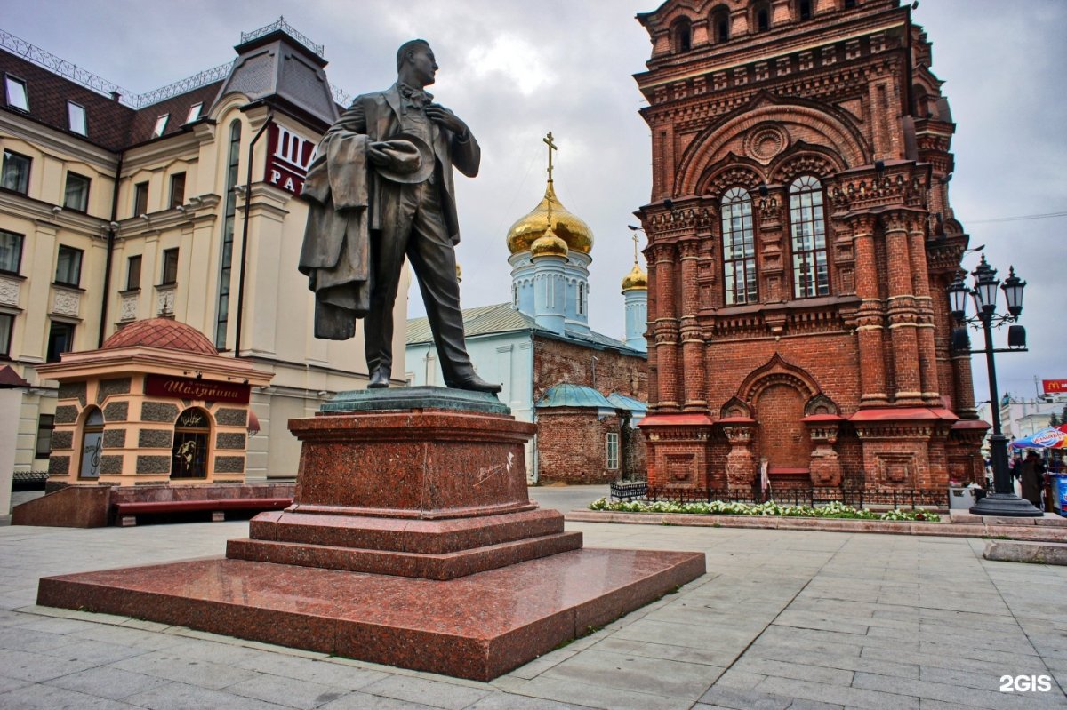 Памятник Федора Шаляпина в Казани