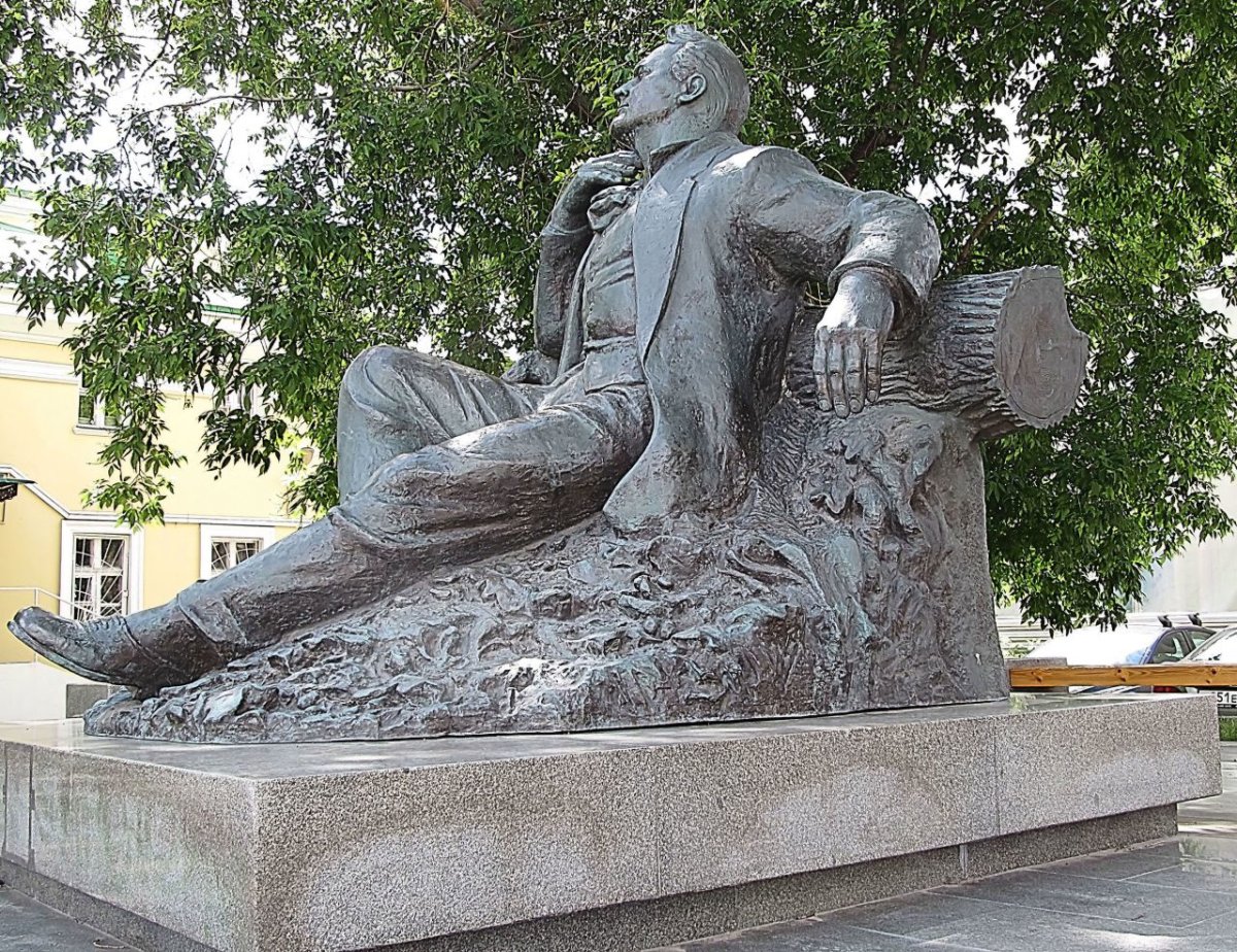 Новинский бульвар памятник Шаляпина