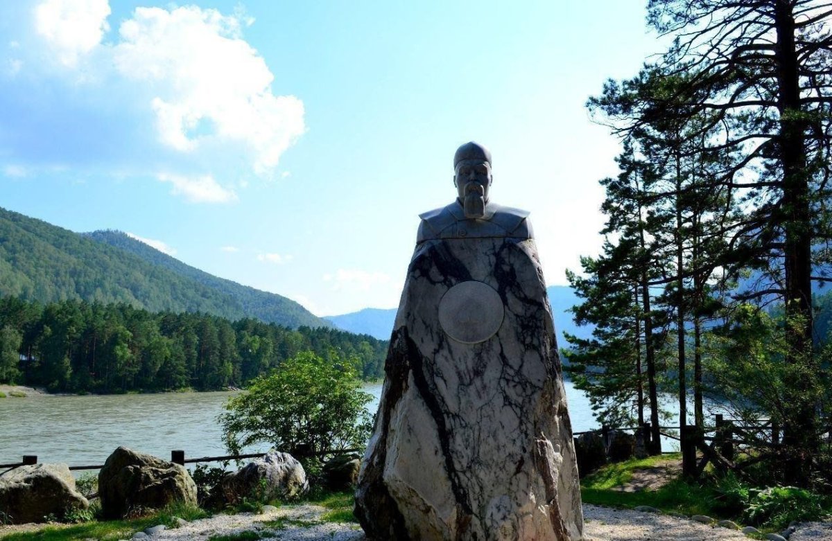 Памятник Рериху горный Алтай
