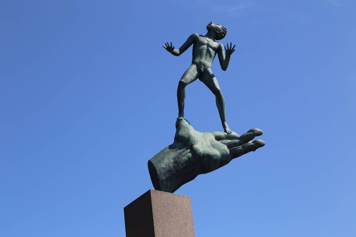 Рука Бога скульптура Миллеса