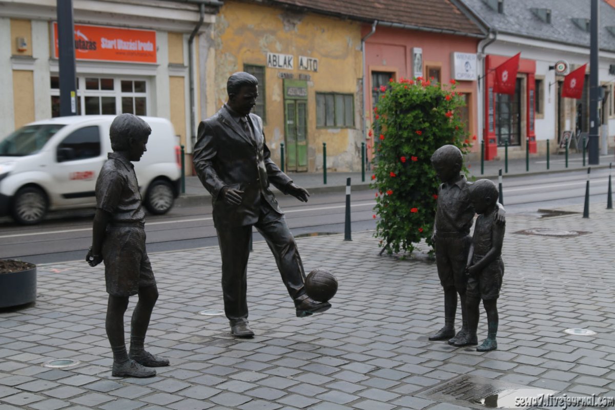 Ференц Пушкаш памятник