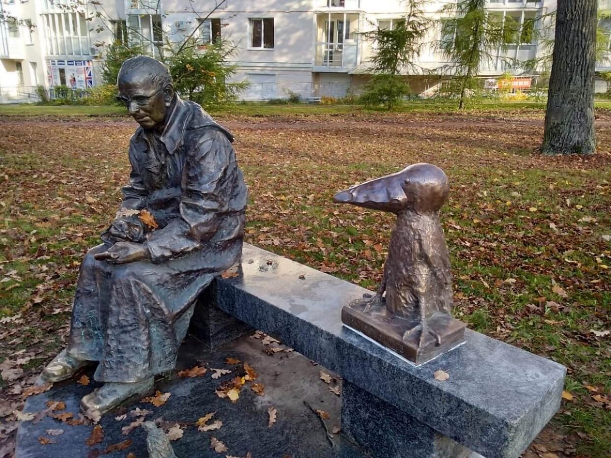 Шадрунов памятник в Ломоносове