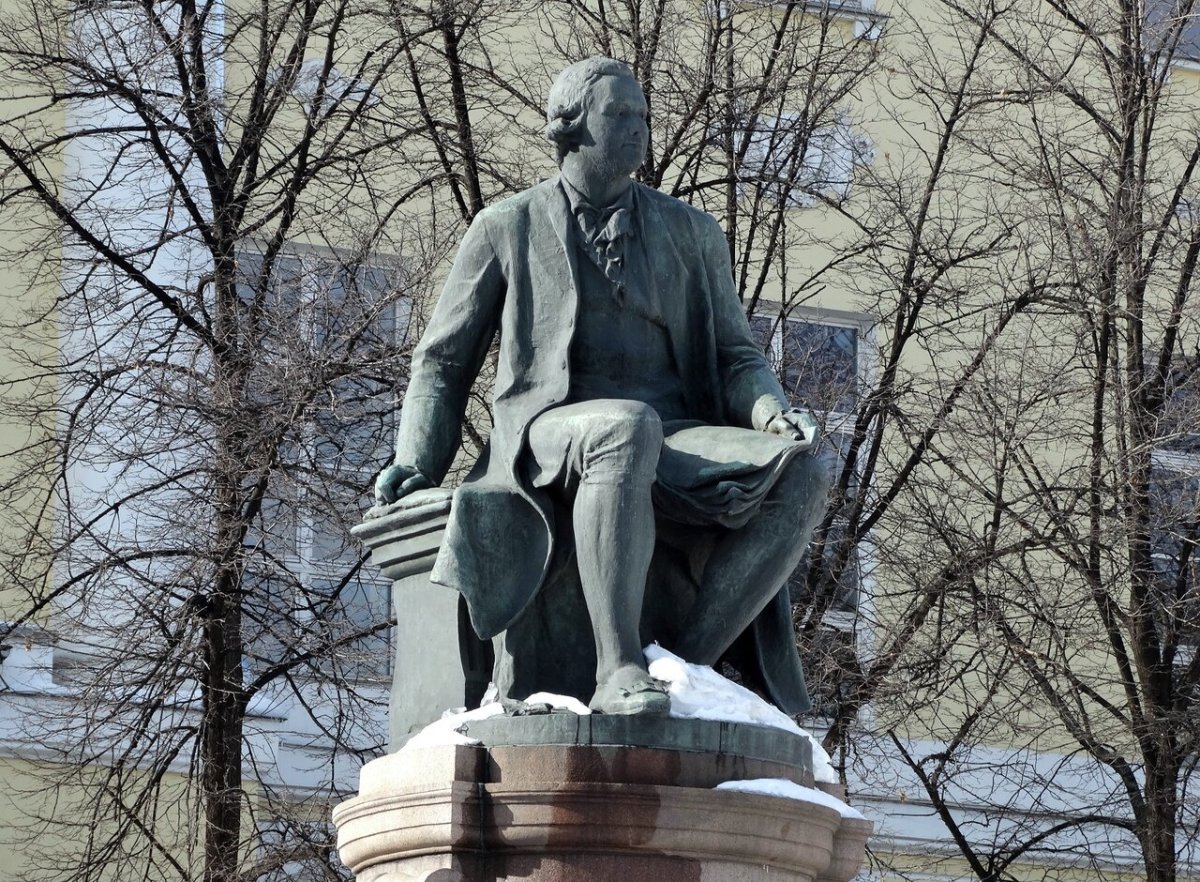 Памятник м.в.Ломоносова Москва