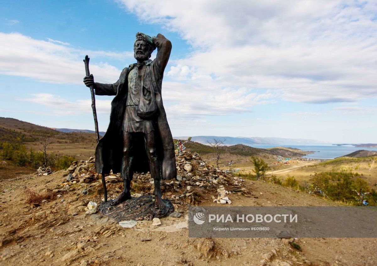 Памятник бродяге Ольхон