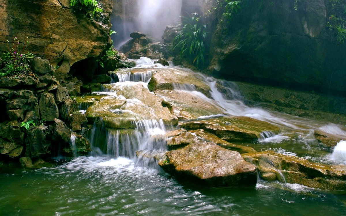 Родник водопад Горная река