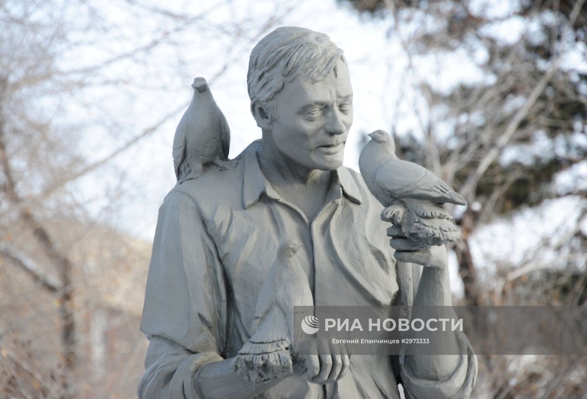 Памятник любовь и голуби в Черемхово
