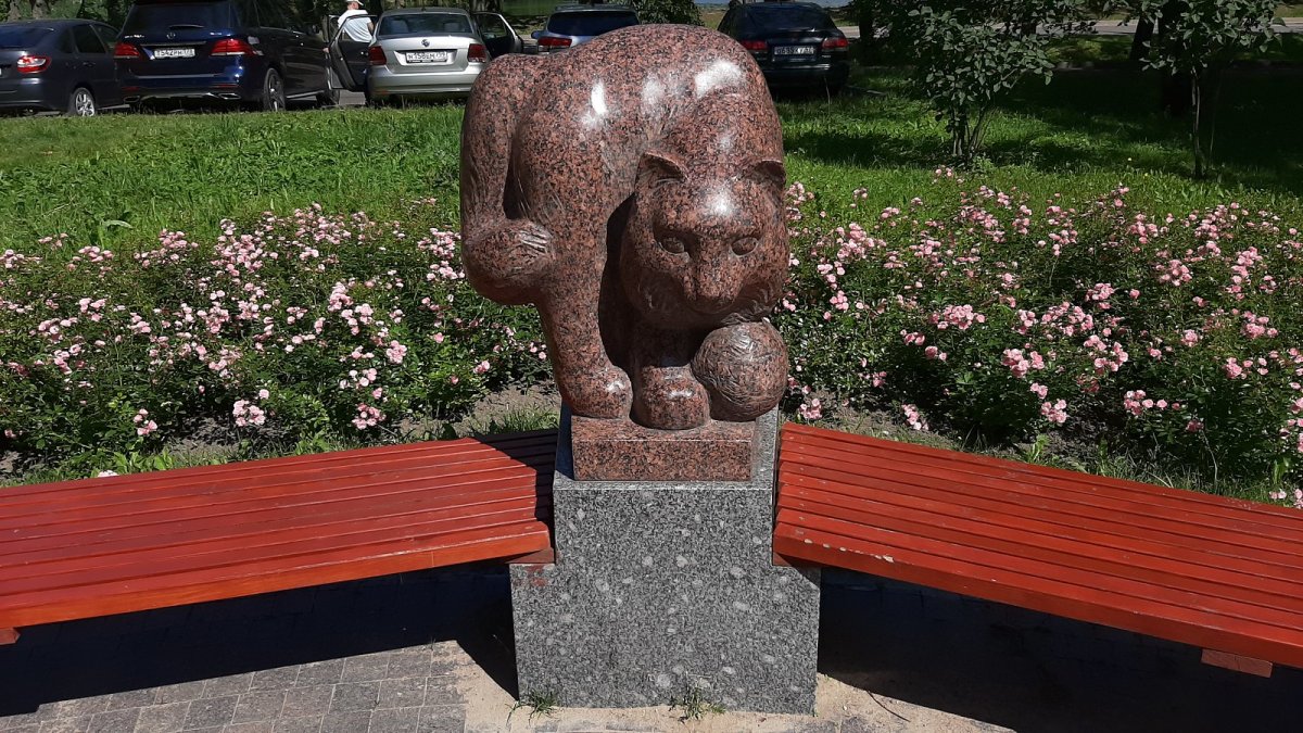Скульптура коты Петергофа