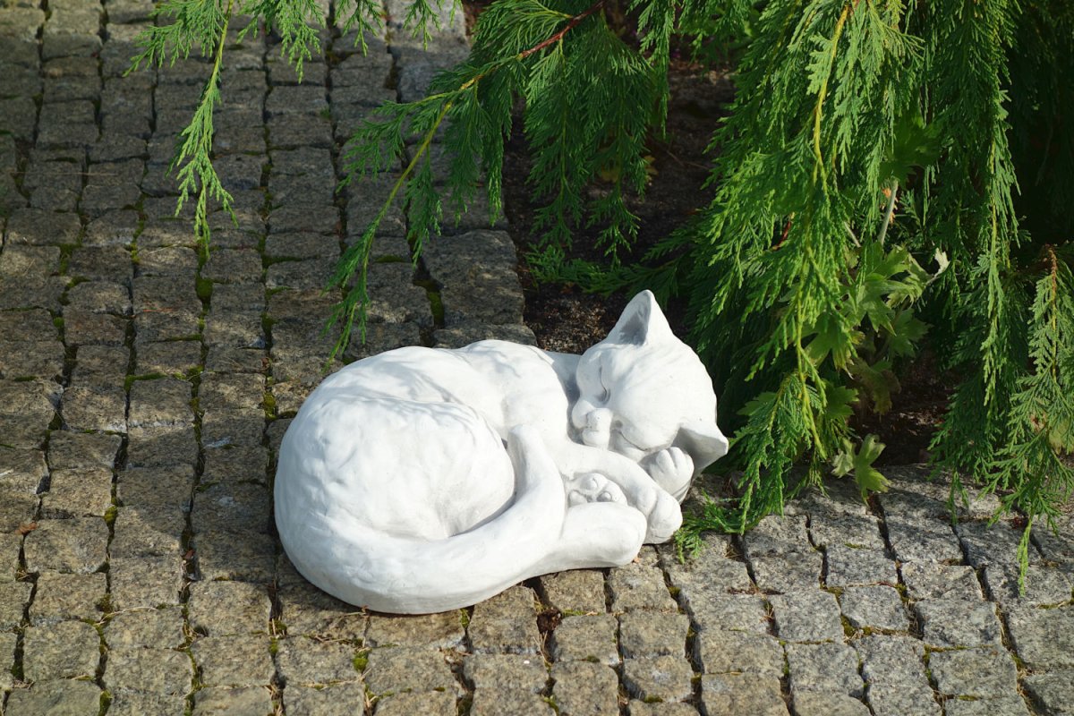 Бетонная скульптура кота