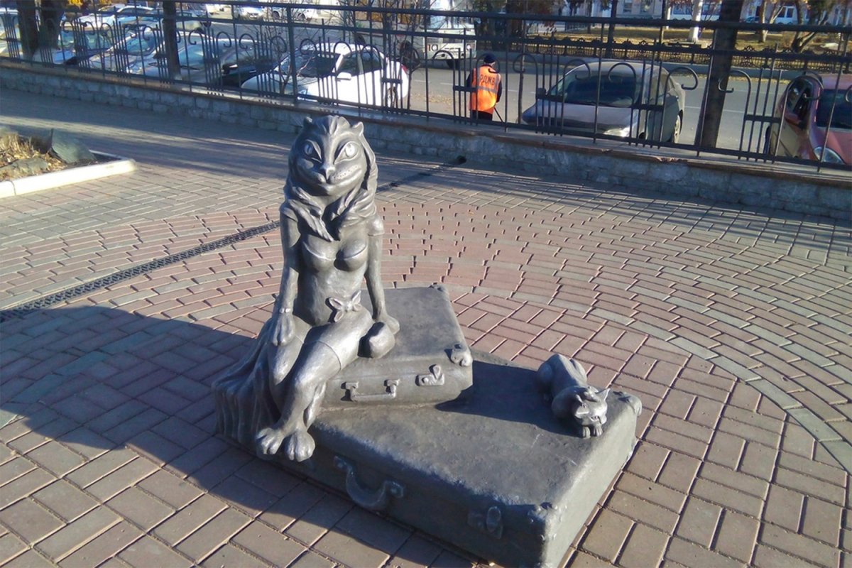 Памятник кошке
